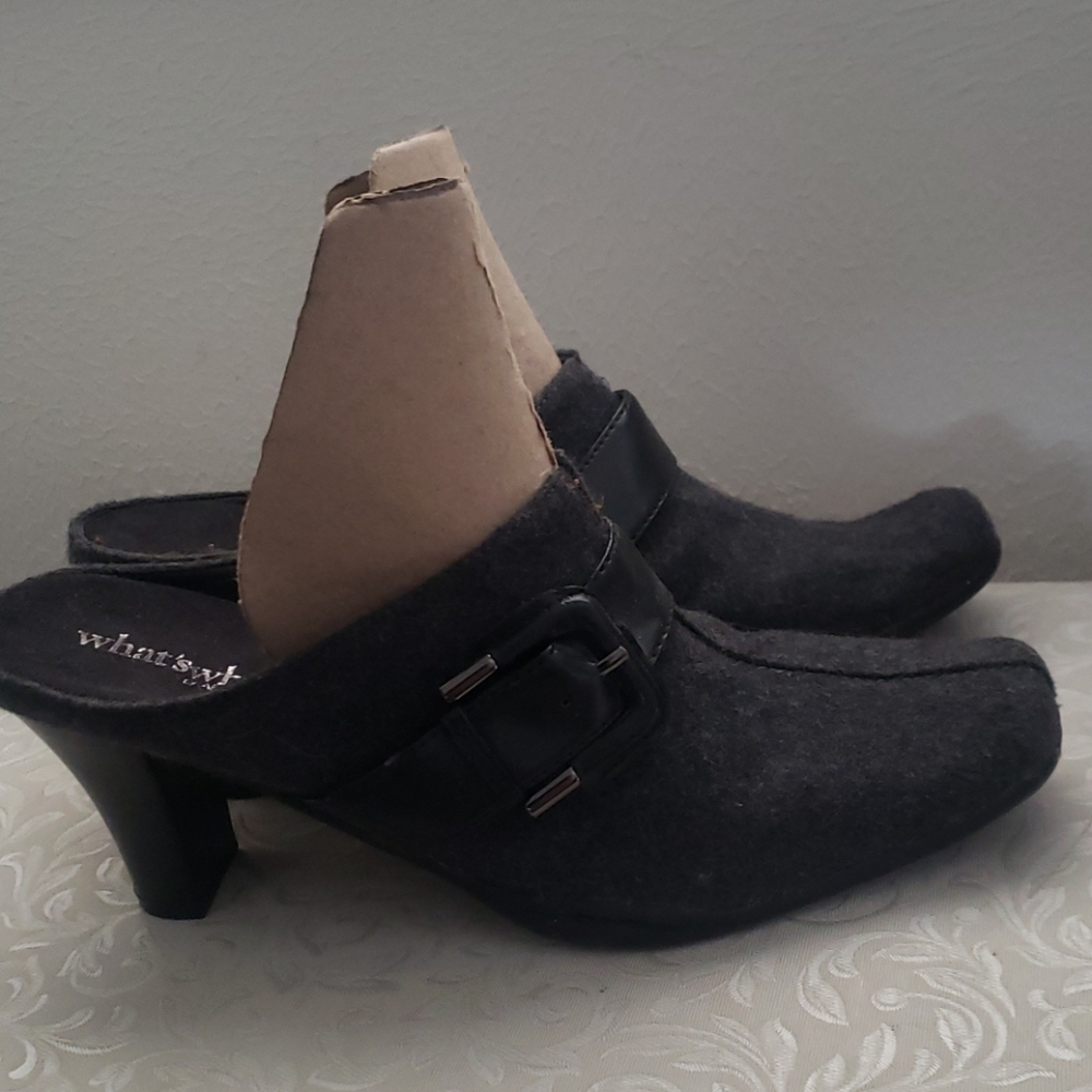 Grey dress shoes